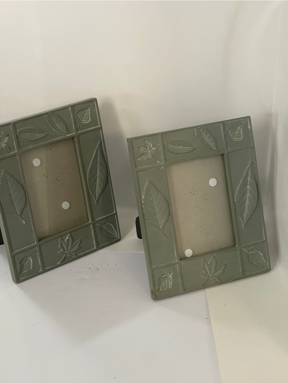 Leaf-Embossed Ceramic Photo Frame in Sage Green -
